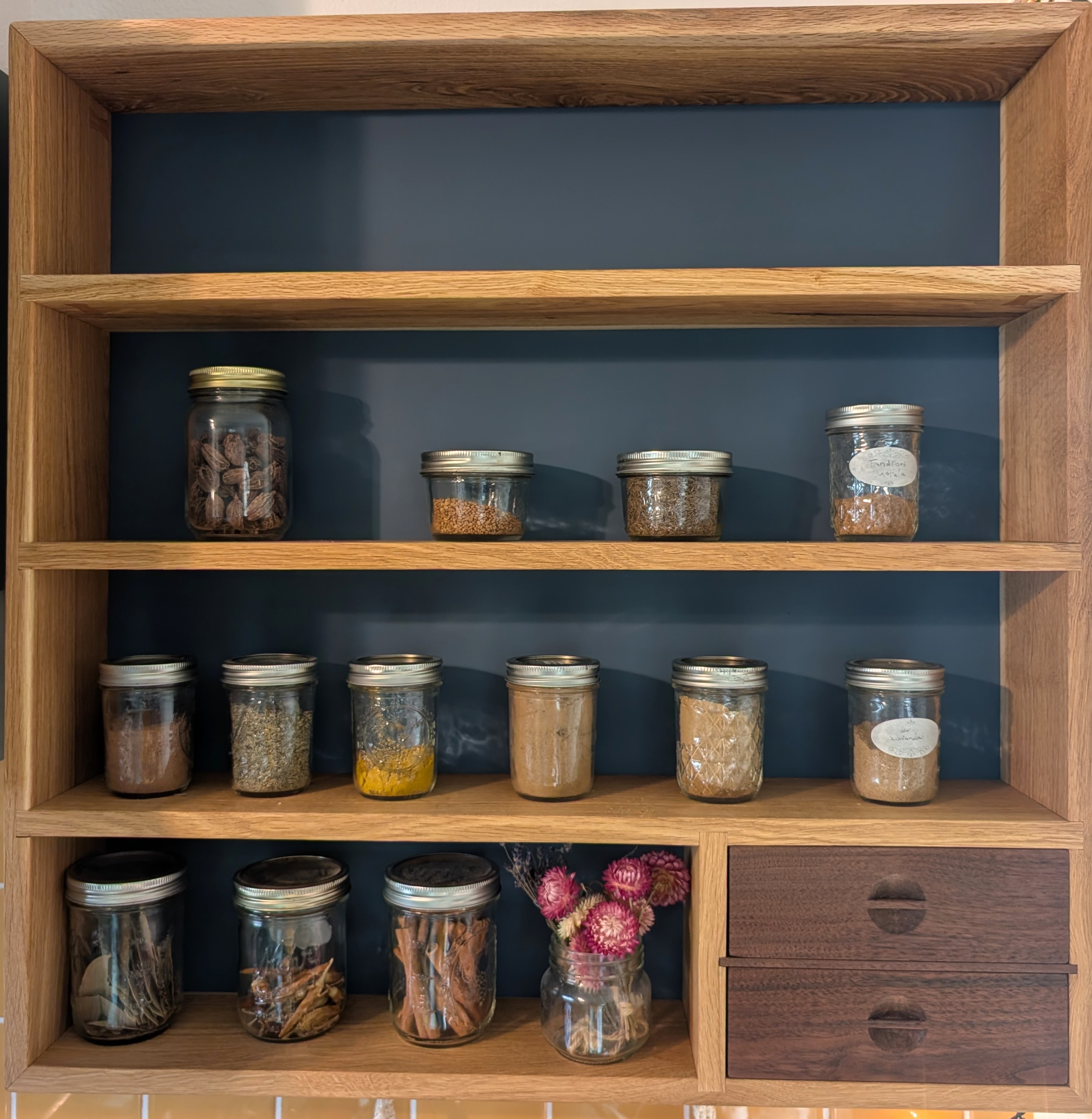Spice shelf with drawers